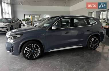 Позашляховик / Кросовер BMW iX1 2023 в 