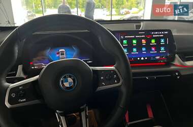 Позашляховик / Кросовер BMW iX1 2023 в 