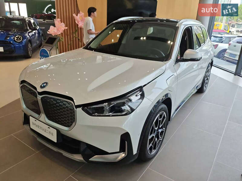 BMW iX1 2023