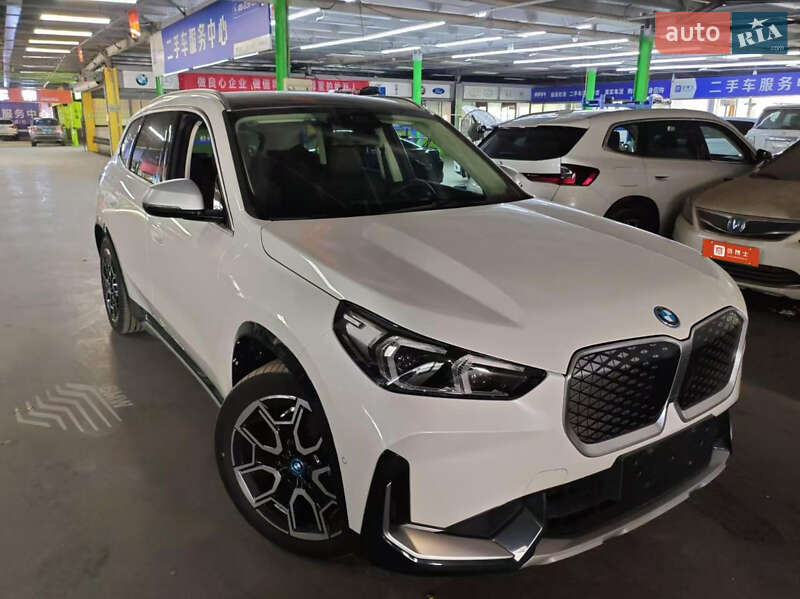 BMW iX1 2023