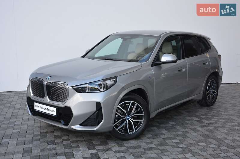 Позашляховик / Кросовер BMW iX1 2025 в 