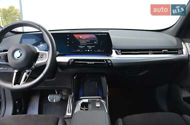 Позашляховик / Кросовер BMW iX1 2024 в 