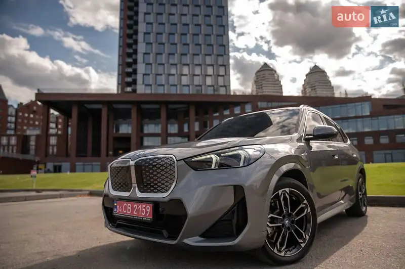 BMW iX1 2023