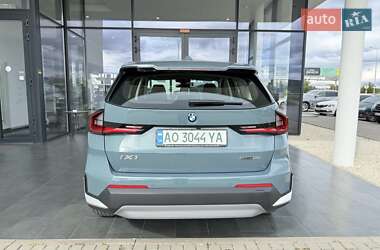 Позашляховик / Кросовер BMW iX1 2024 в 