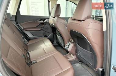 Позашляховик / Кросовер BMW iX1 2024 в 