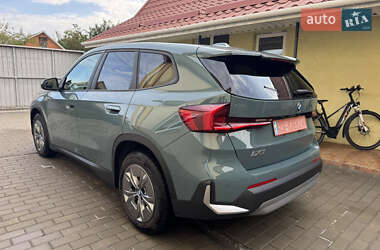 Внедорожник / Кроссовер BMW iX1 2024 в 