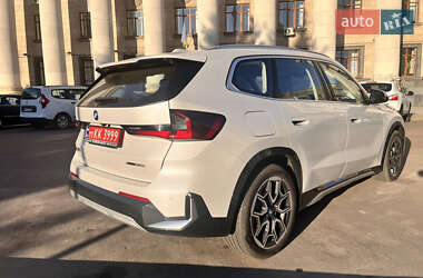 Внедорожник / Кроссовер BMW iX1 2023 в 