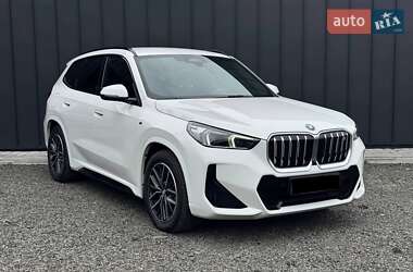 Позашляховик / Кросовер BMW iX1 2023 в 