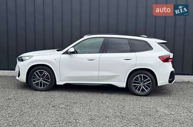 Позашляховик / Кросовер BMW iX1 2023 в 