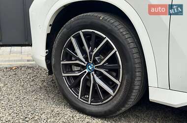 Позашляховик / Кросовер BMW iX1 2023 в 