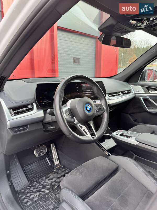 Позашляховик / Кросовер BMW iX1 2022 в Львові фото 19 Позашляховик / Кросовер BMW iX1 2022 в Львові