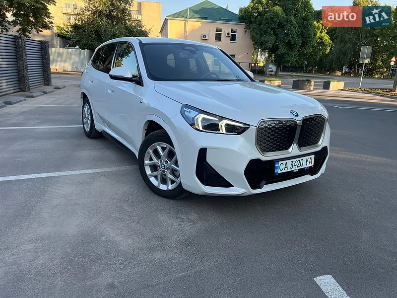BMW iX1 2024