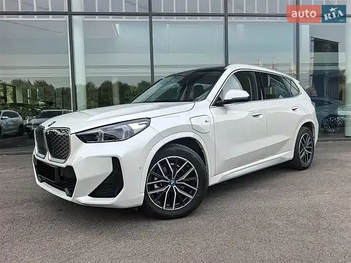 BMW iX1