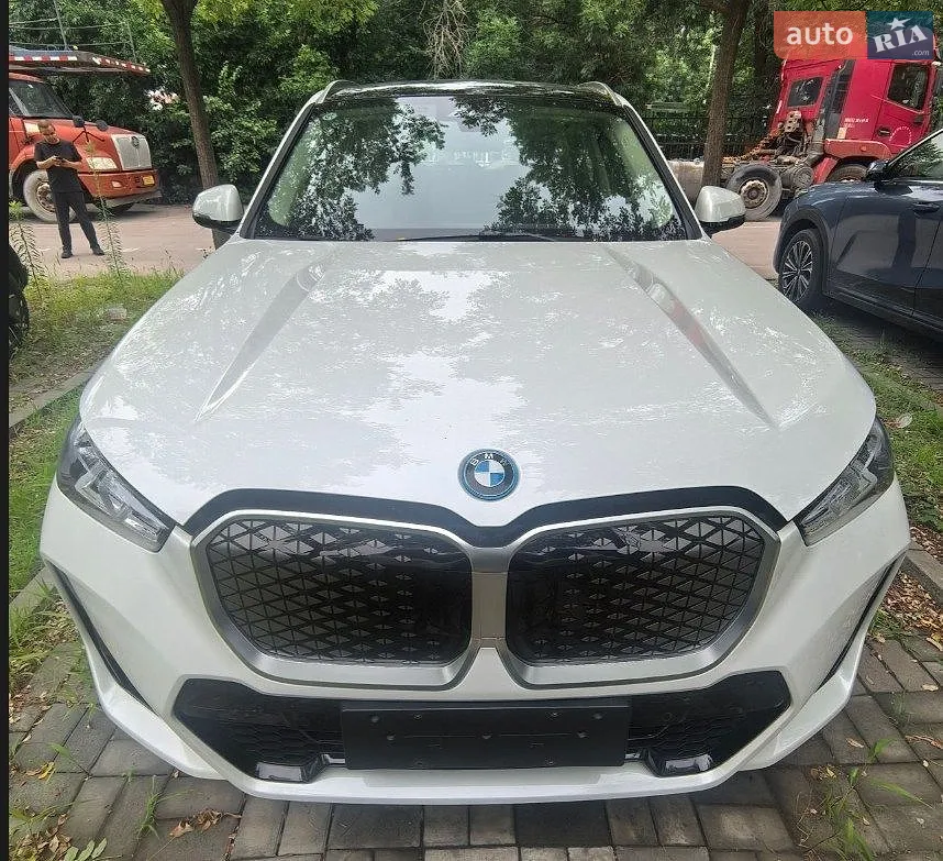 2025 BMW iX1 - мініатюра 17