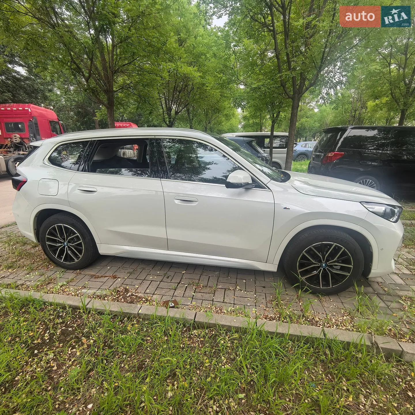 2025 BMW iX1 - мініатюра 15