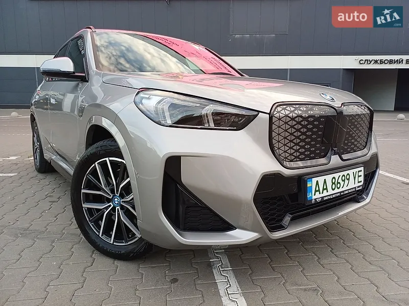 BMW iX1