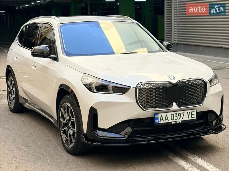 BMW iX1