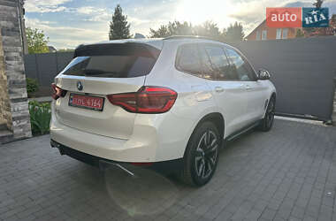 Внедорожник / Кроссовер BMW iX3 2021 в 