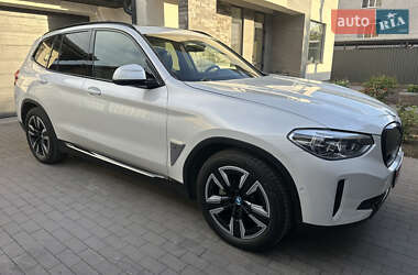 Внедорожник / Кроссовер BMW iX3 2021 в 