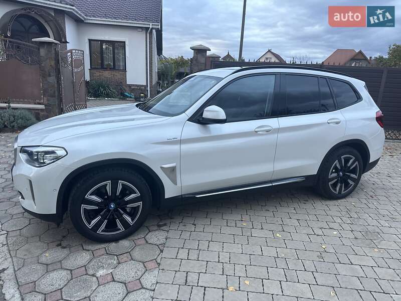 Внедорожник / Кроссовер BMW iX3 2021 в Мукачево