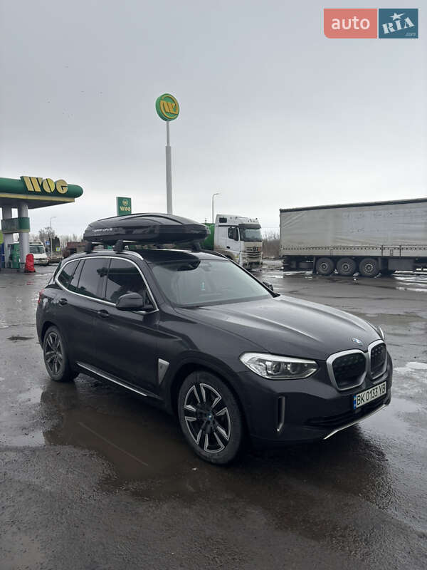 Внедорожник / Кроссовер BMW iX3 2022 в Ровно