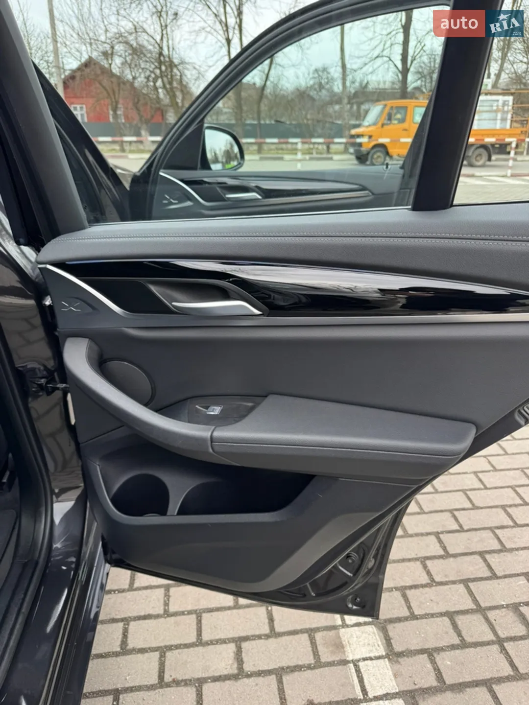 2023 BMW iX3 - мініатюра 2