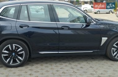 Внедорожник / Кроссовер BMW iX3 2021 в Киеве