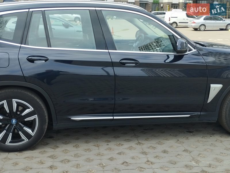 Внедорожник / Кроссовер BMW iX3 2021 в Киеве