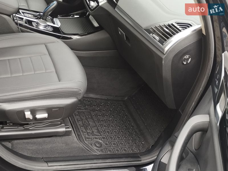 Внедорожник / Кроссовер BMW iX3 2021 в Киеве