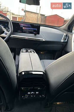 Позашляховик / Кросовер BMW iX 2023 в 