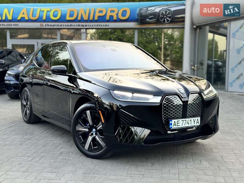 Позашляховик / Кросовер BMW iX 2024 в 