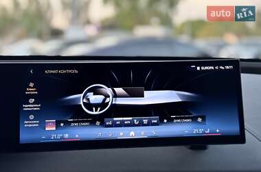 Позашляховик / Кросовер BMW iX 2024 в 
