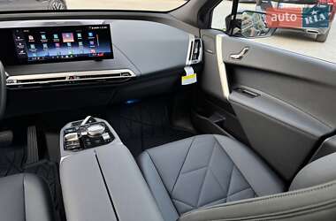 Позашляховик / Кросовер BMW iX 2024 в 