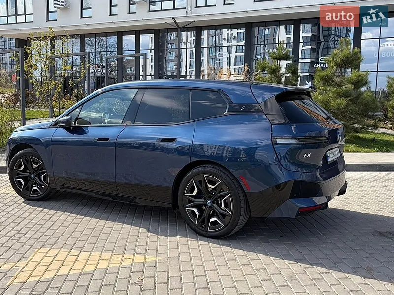 BMW iX