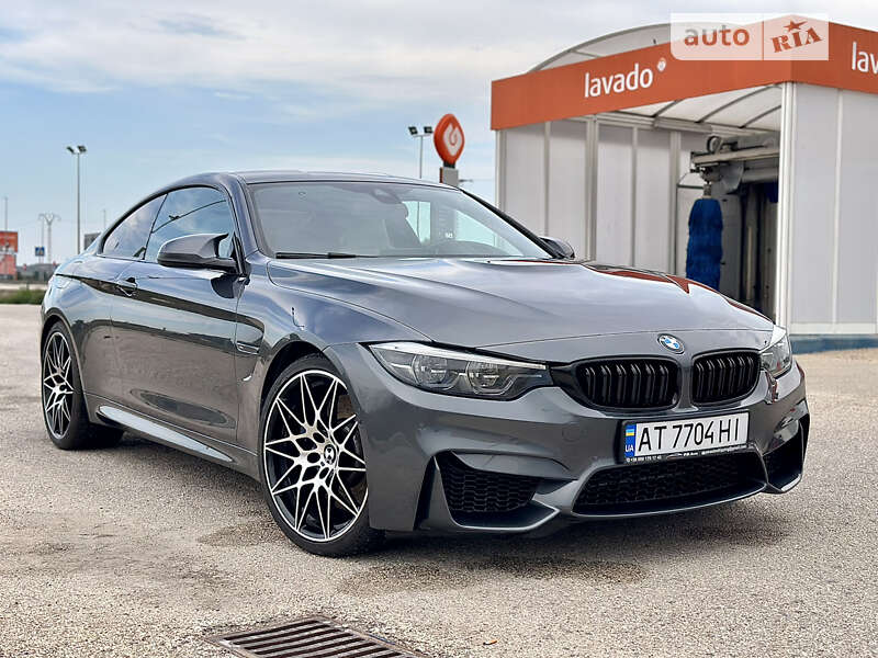 Купе BMW M4 2018 в Бурштині