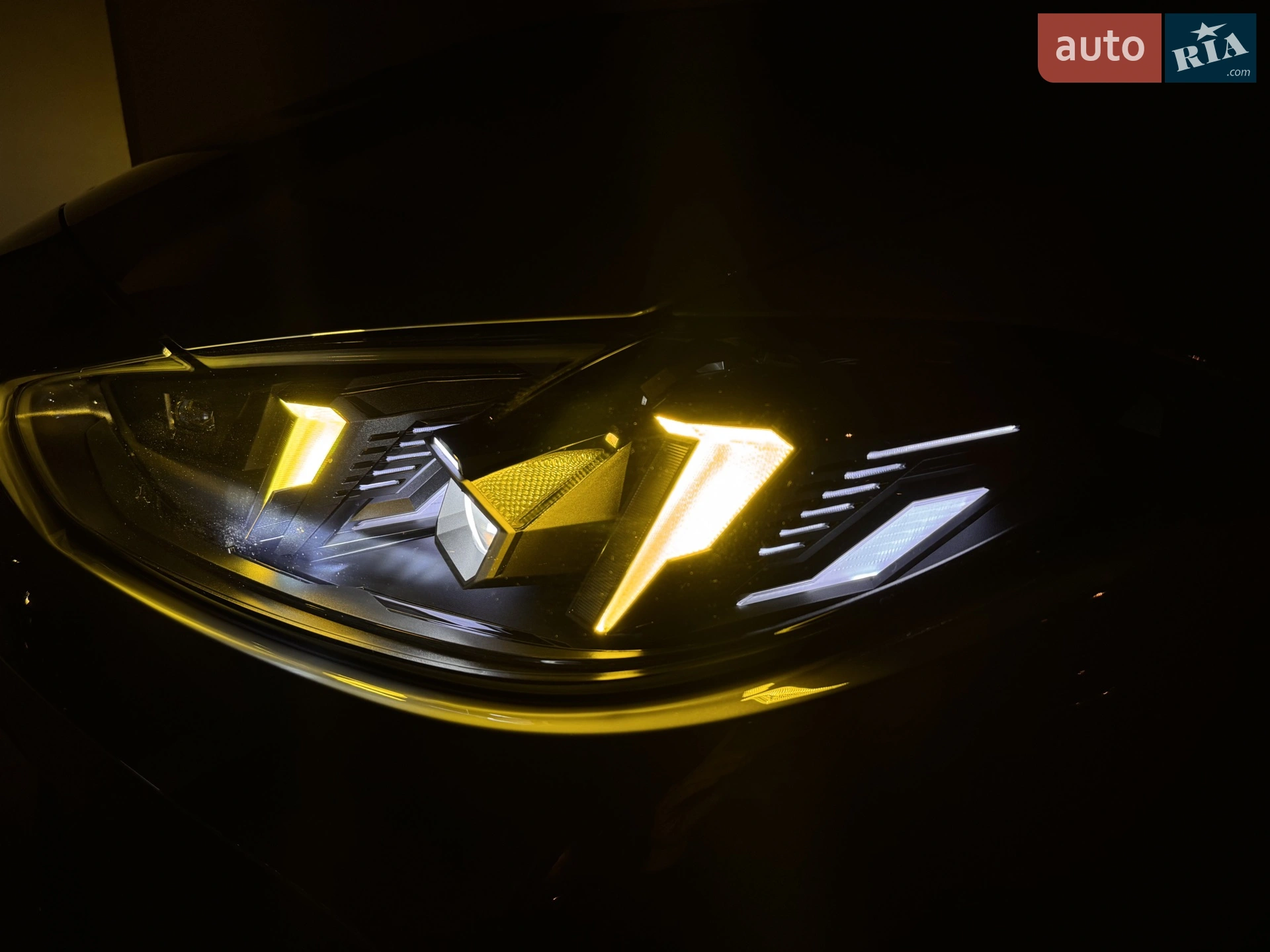 2025 BMW M4 - мініатюра 8