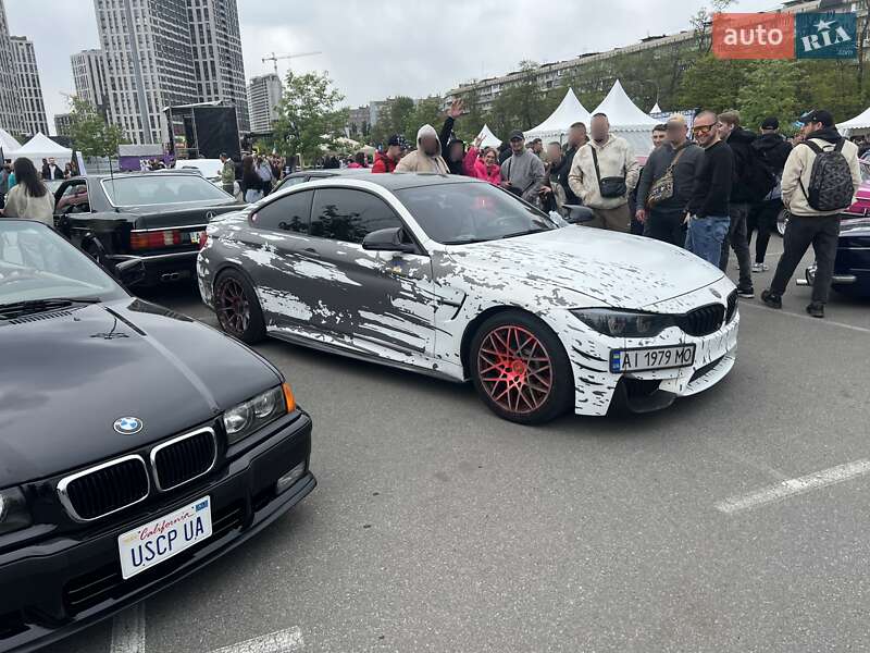 Купе BMW M4 2015 в 