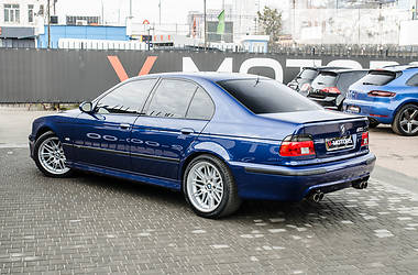 Седан BMW M5 2000 в 