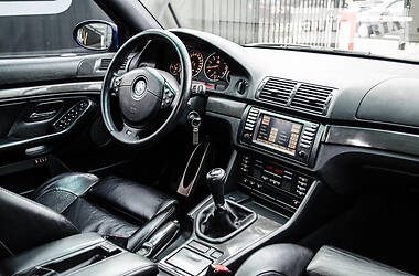 Седан BMW M5 2000 в 