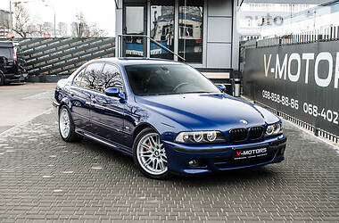 Седан BMW M5 2000 в 