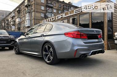 Седан BMW M5 2018 в 
