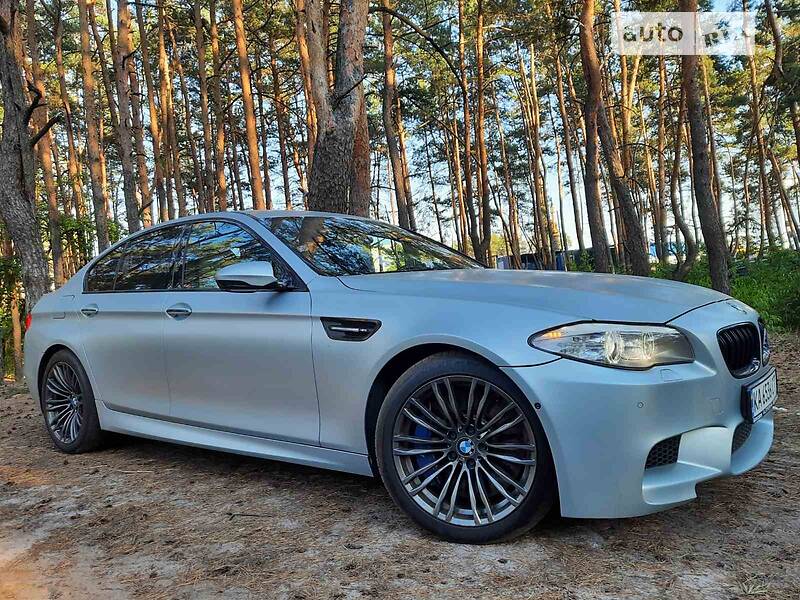 Седан BMW M5 2012 в Чернівцях