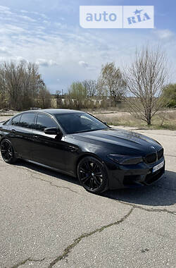 Седан BMW M5 2018 в 