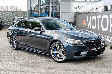 Седан BMW M5 2012 в Києві