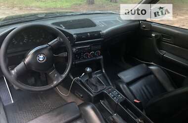 Седан BMW M5 1989 в Староконстантинове