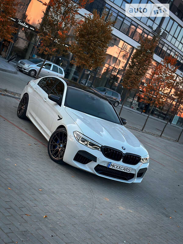 Седан BMW M5 2018 в Ужгороде