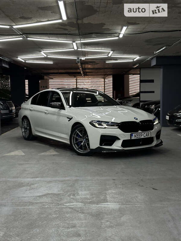 Седан BMW M5 2022 в Одесі