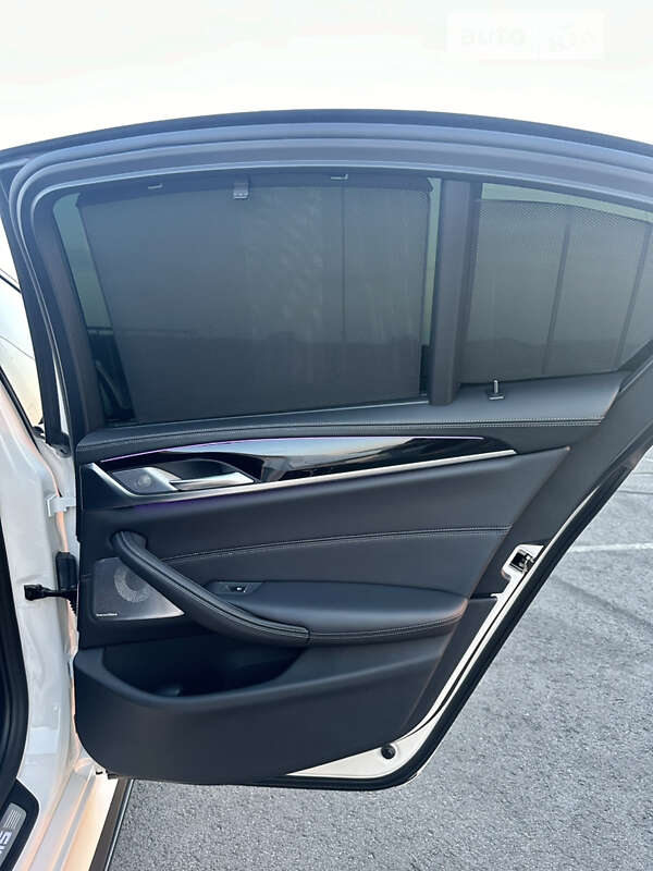 Седан BMW M5 2021 в Львові