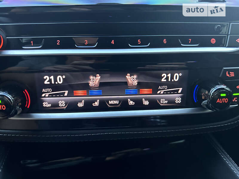 Седан BMW M5 2021 в Львові