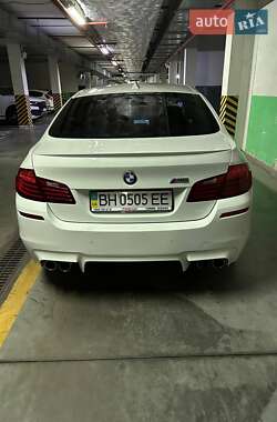 Седан BMW M5 2012 в 